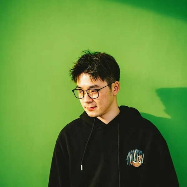 Portrait accompanying the entertainment team profile of Carlos Ramirez
